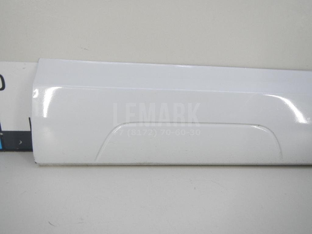 Накладка двери передней правой