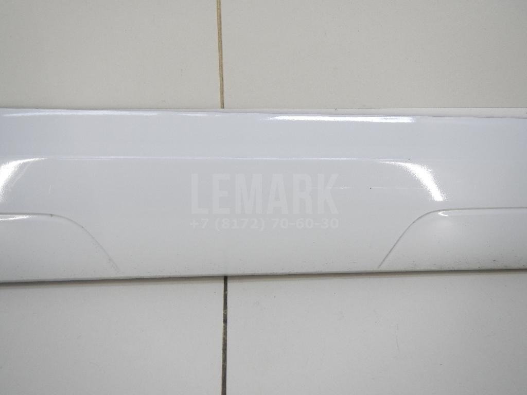 Накладка двери передней правой