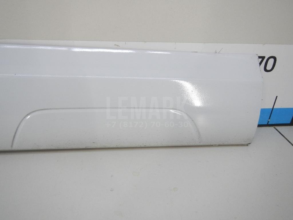 Накладка двери передней правой