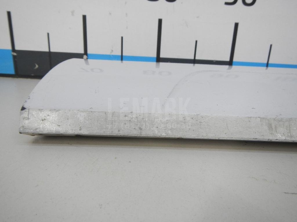 Накладка двери передней правой