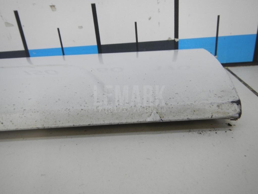 Накладка двери передней правой