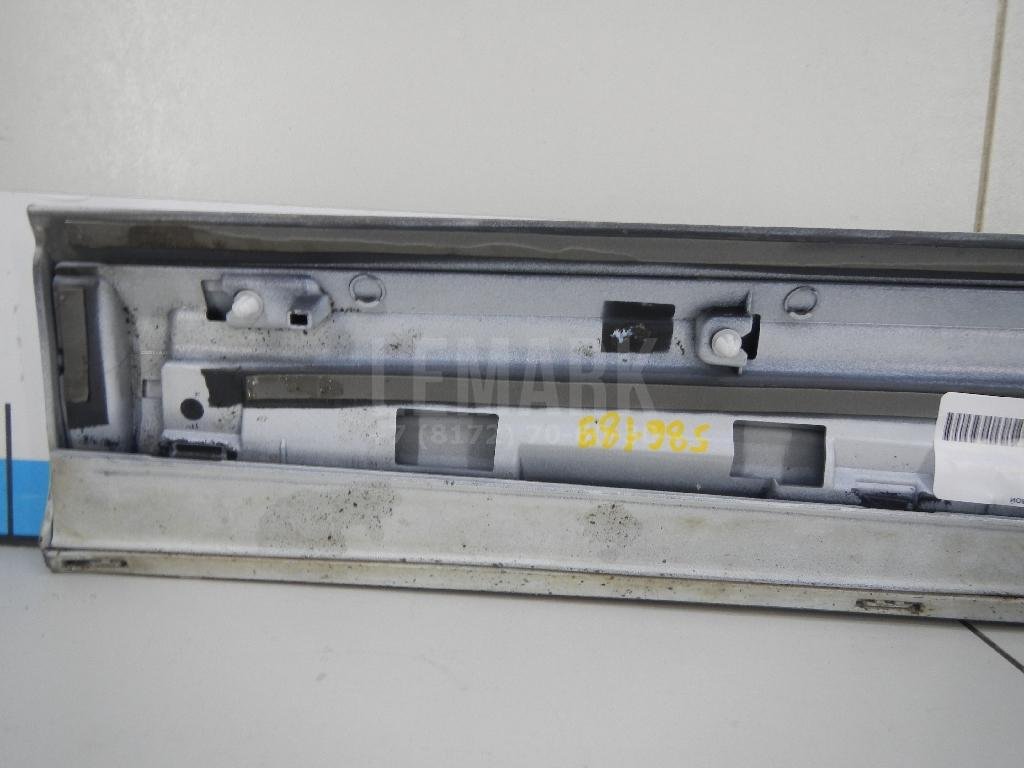 Накладка двери передней правой