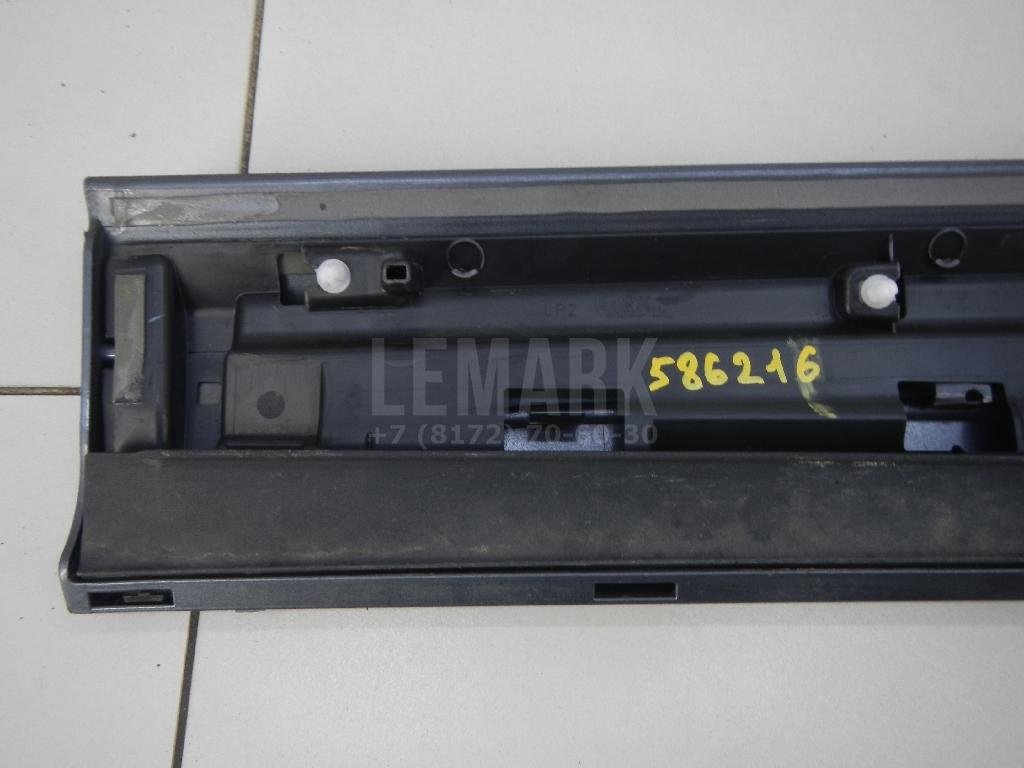 Накладка двери передней правой