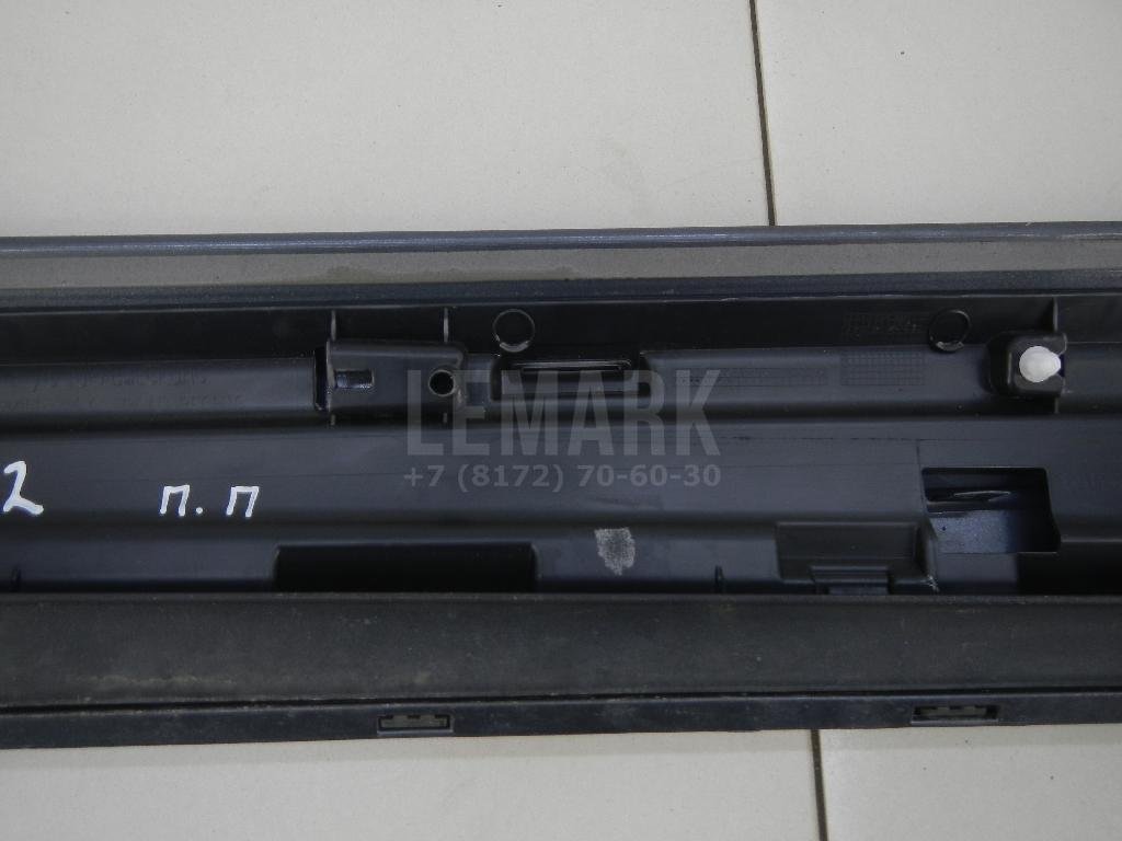 Накладка двери передней правой