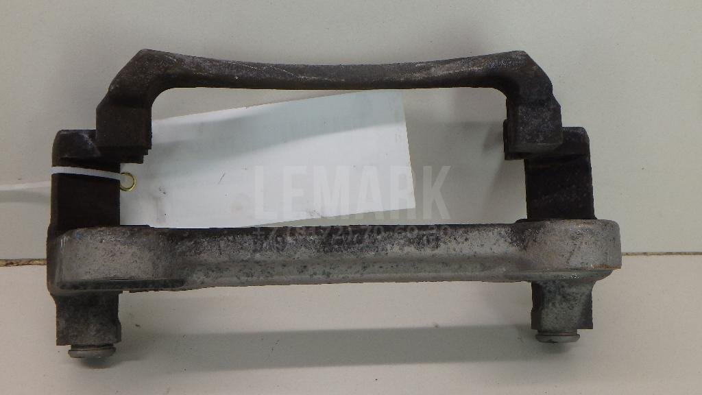 Скоба суппорта переднего левого