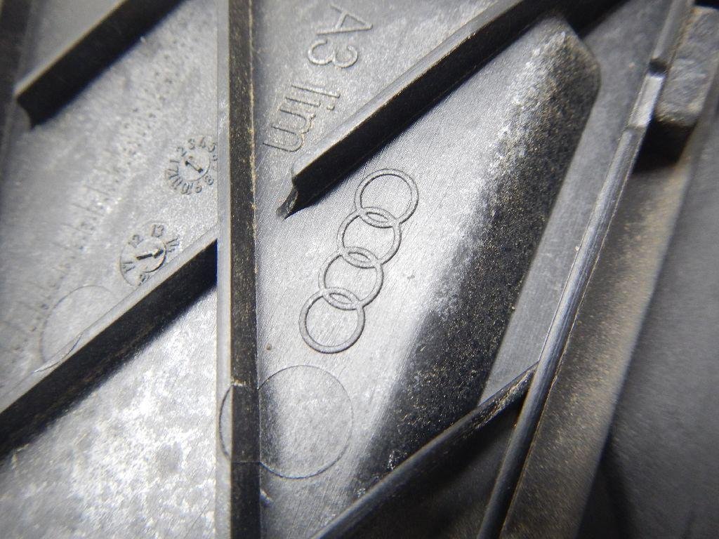 Ниша лючка бензобака