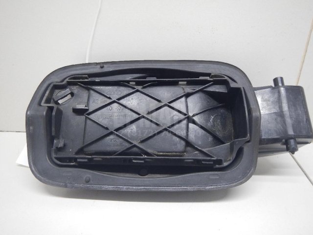 Ниша лючка бензобака