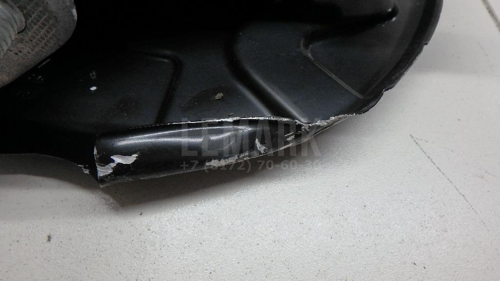 Кулак поворотный передний правый