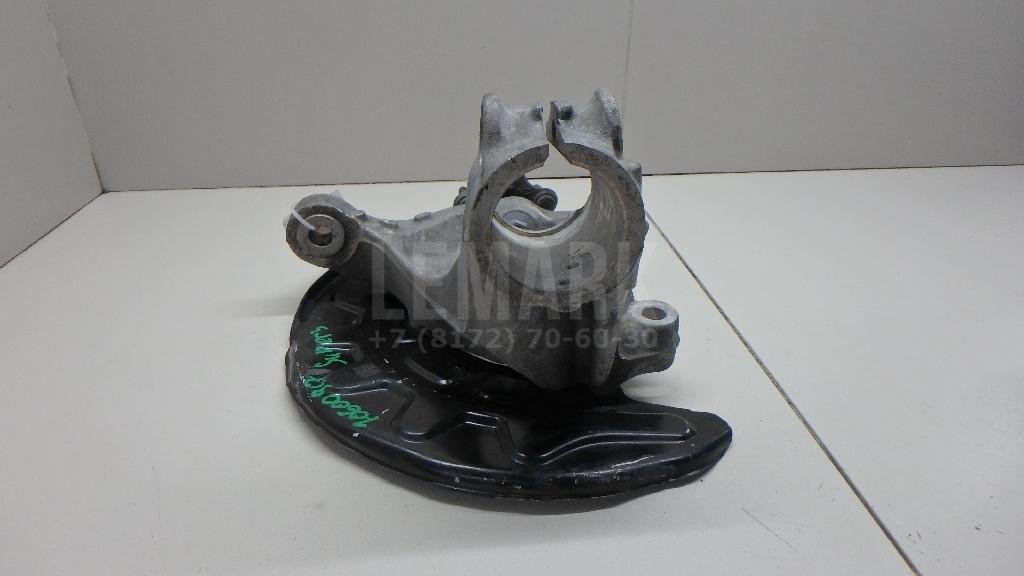 Кулак поворотный передний правый