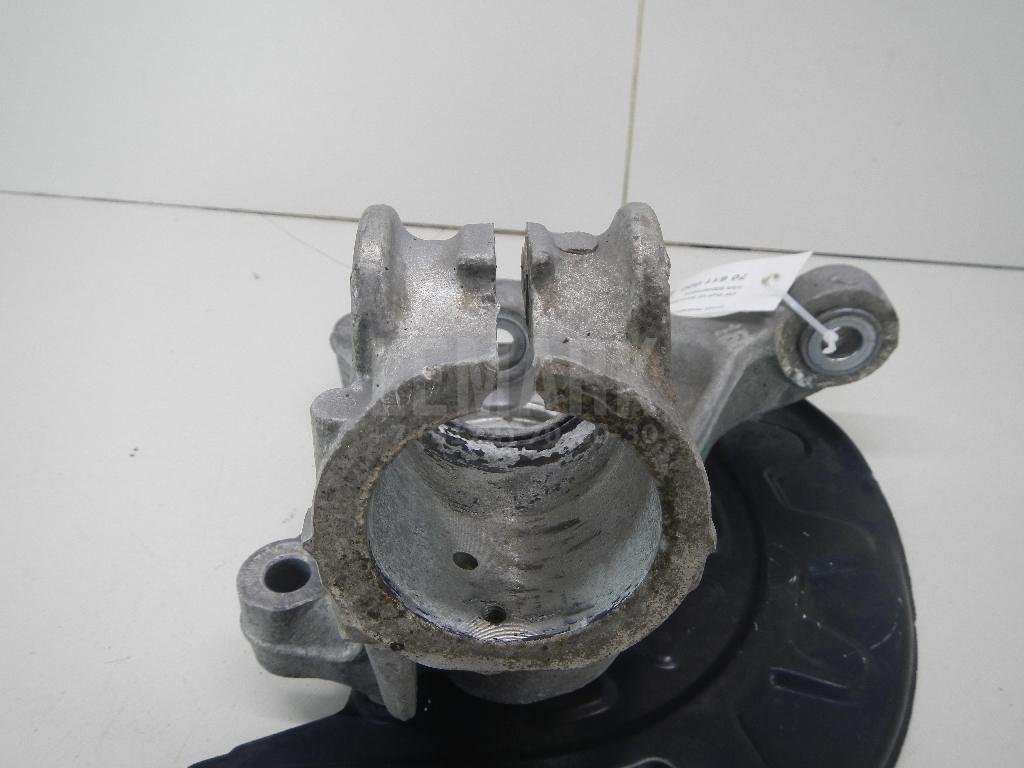 Кулак поворотный передний левый