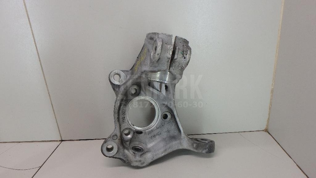 Кулак поворотный передний правый