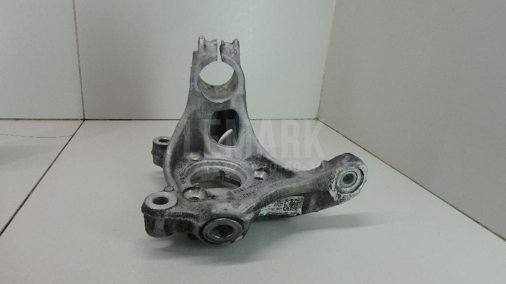 Кулак поворотный передний правый