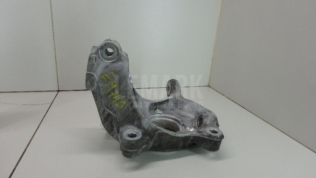 Кулак поворотный передний правый