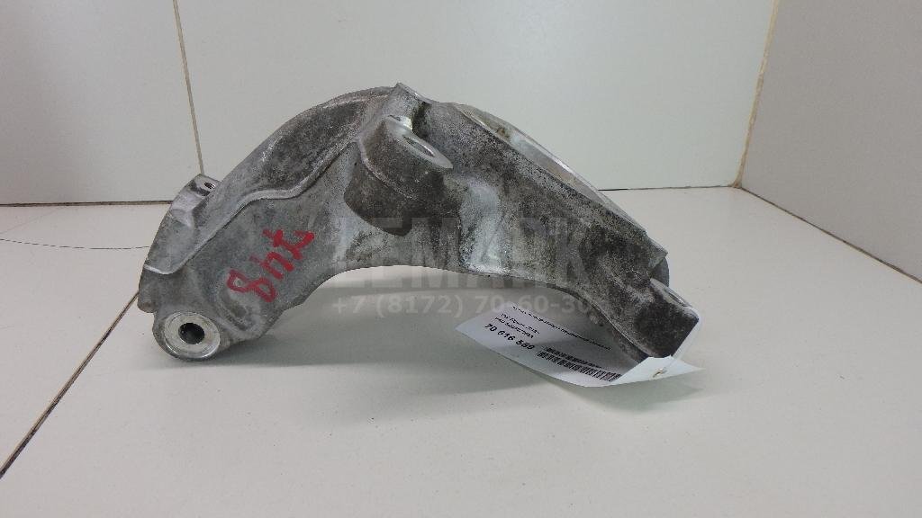 Кулак поворотный передний левый