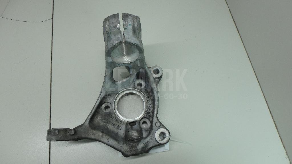 Кулак поворотный передний левый