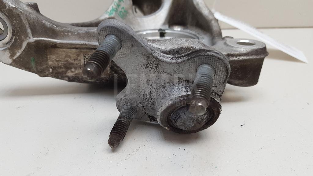 Кулак поворотный передний левый