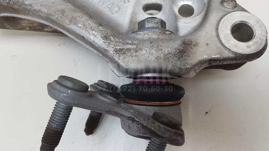 Кулак поворотный передний левый