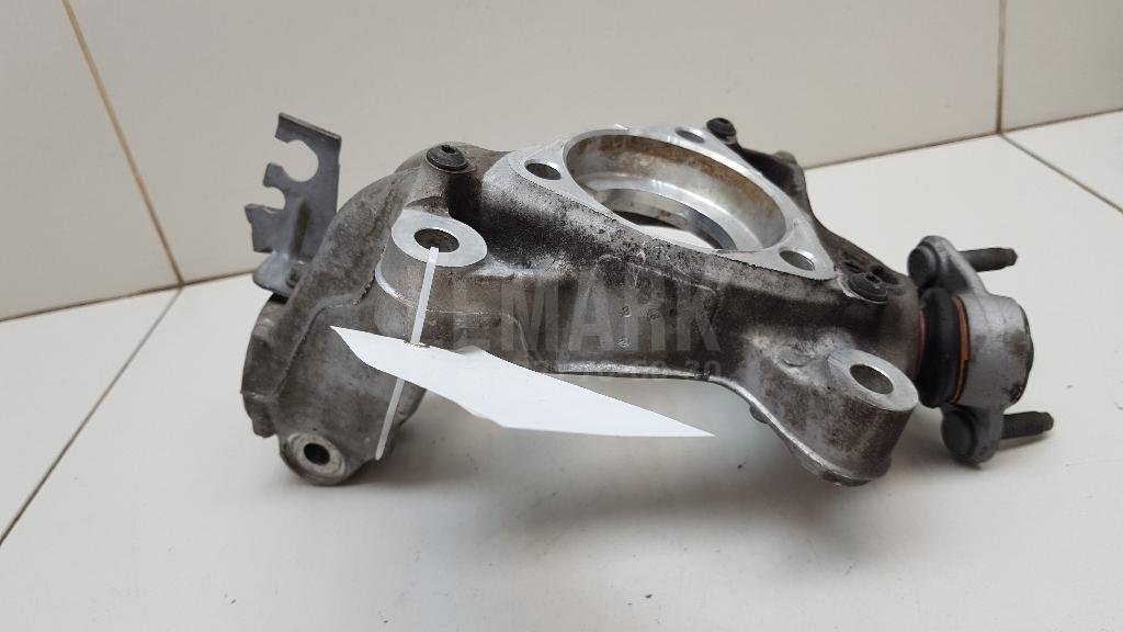 Кулак поворотный передний левый