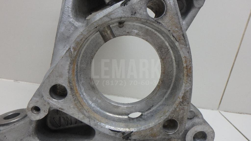 Кулак поворотный передний правый