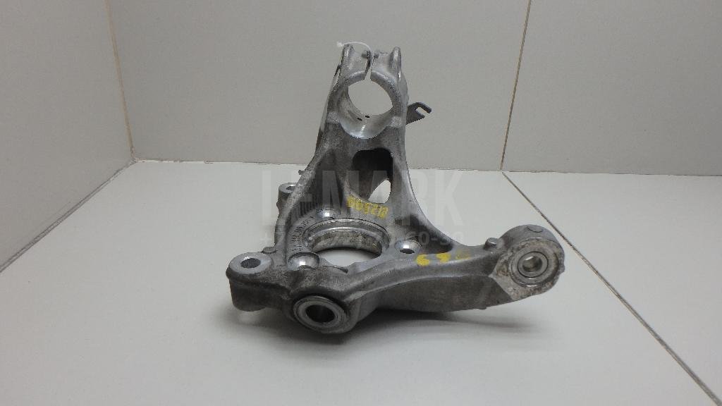 Кулак поворотный передний правый