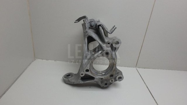 Кулак поворотный передний правый