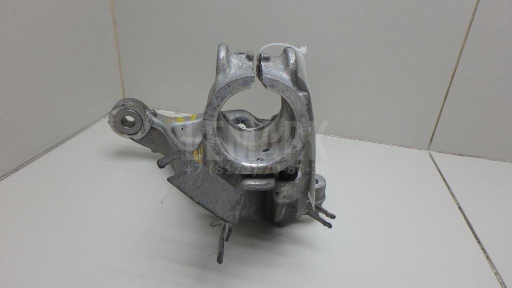 Кулак поворотный передний правый