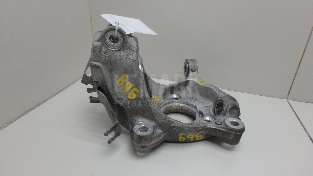 Кулак поворотный передний правый