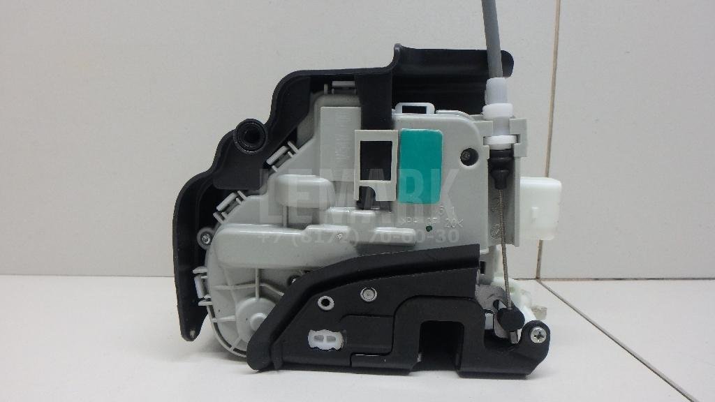 Замок двери передней левой