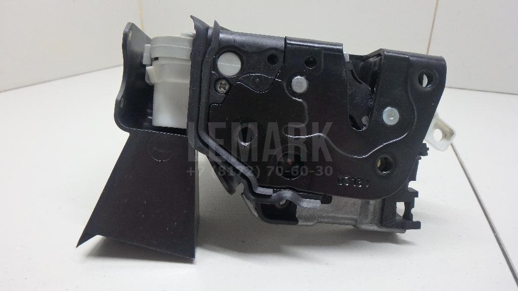 Замок двери передней левой