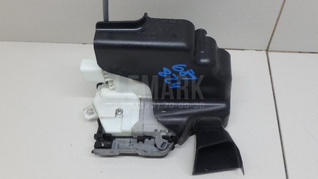 Замок двери передней левой