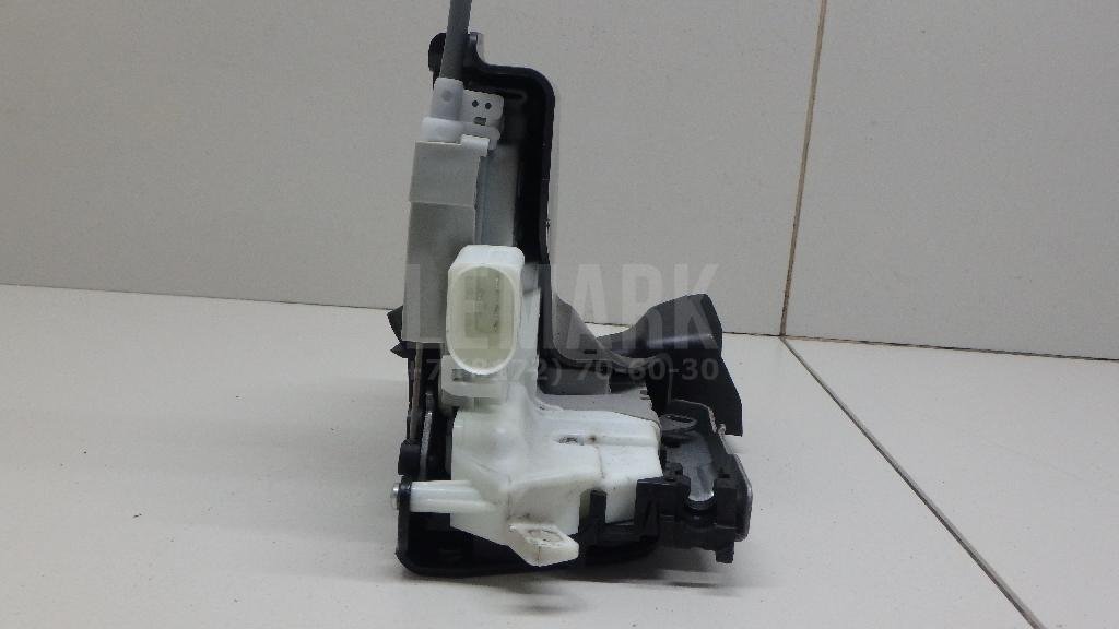 Замок двери передней левой