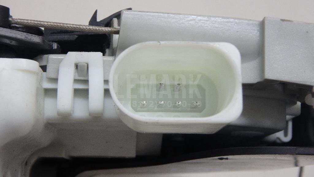 Замок двери передней левой