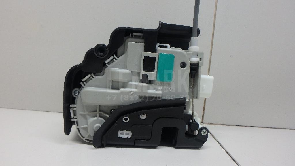 Замок двери передней левой