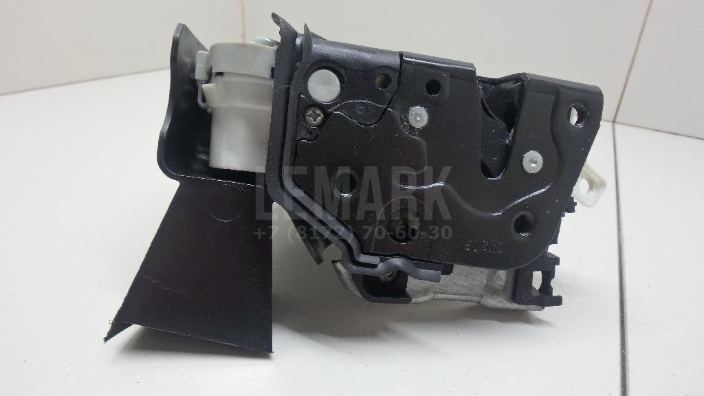 Замок двери передней левой