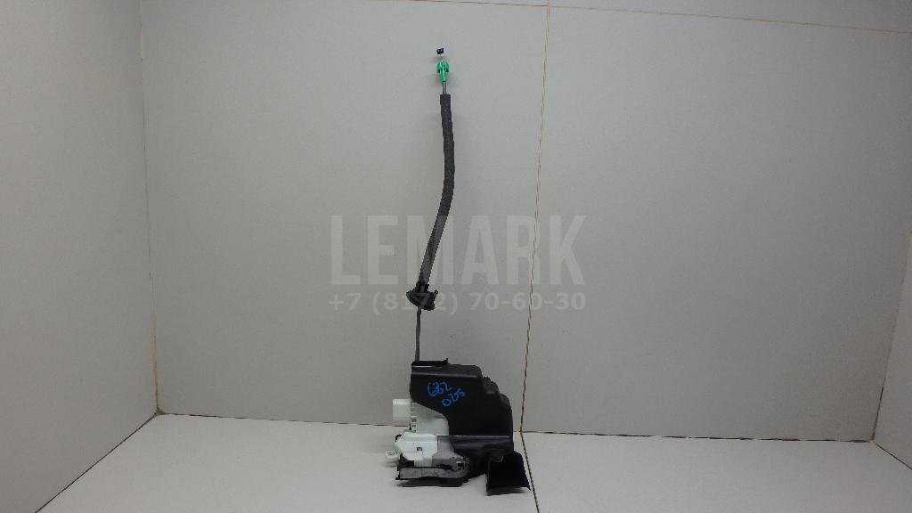 Замок двери передней левой