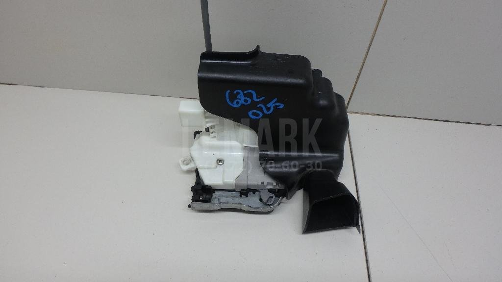 Замок двери передней левой