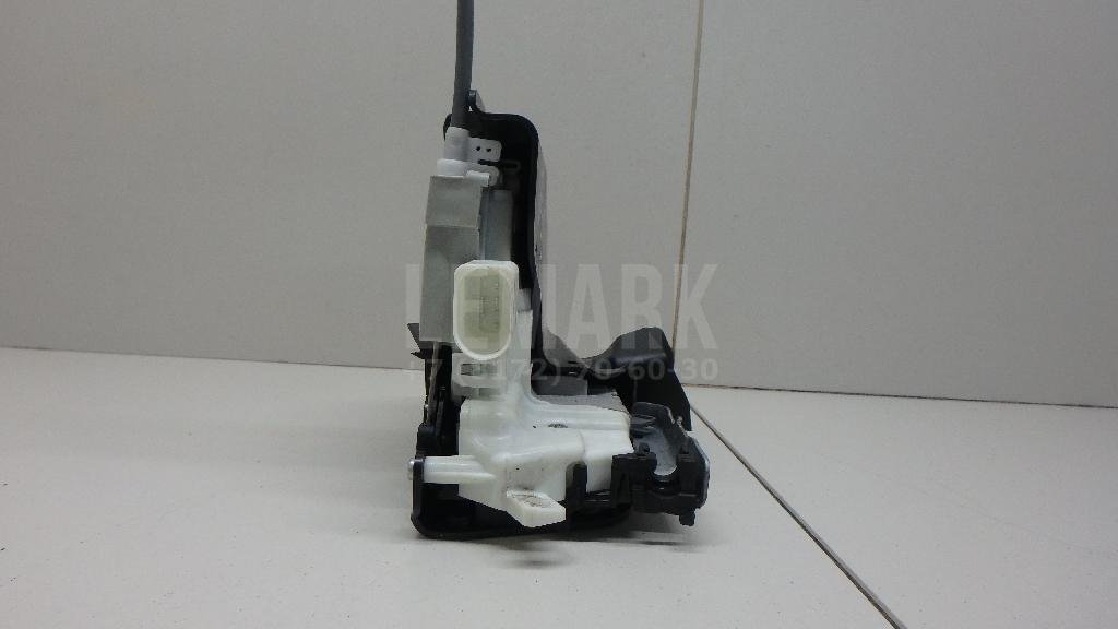 Замок двери передней левой