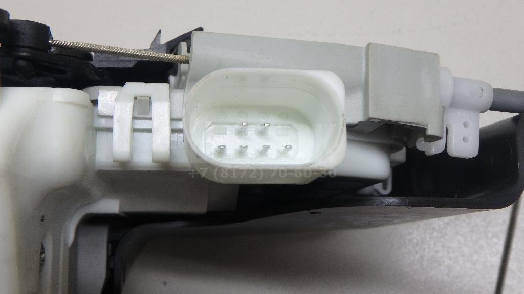 Замок двери передней левой