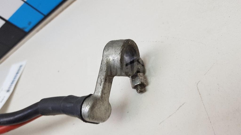 Клемма аккумулятора плюс