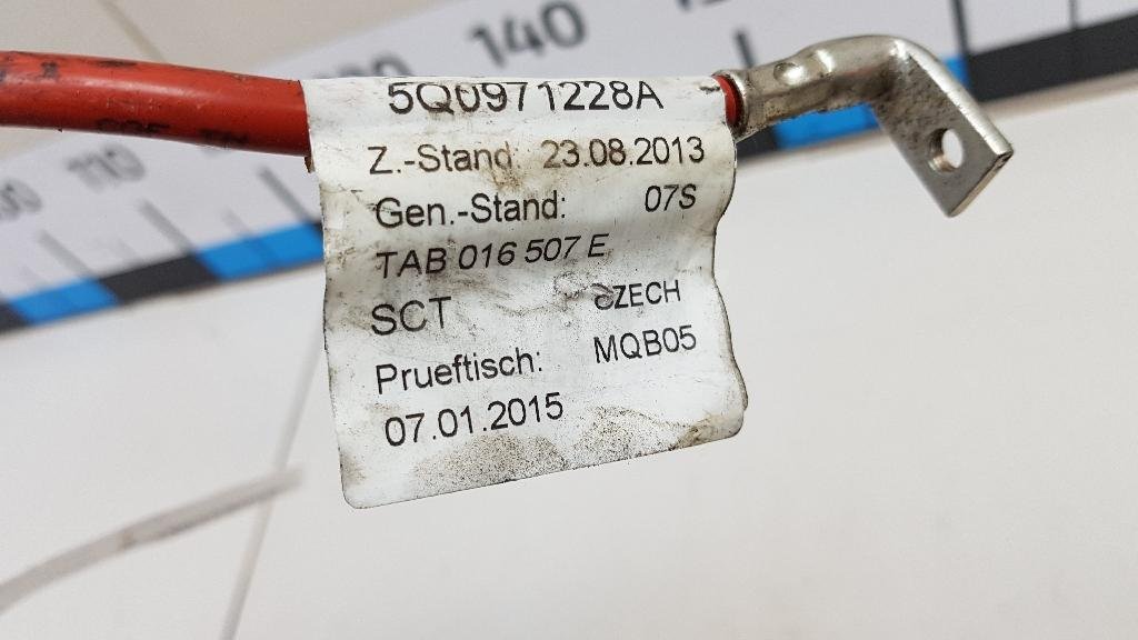 Клемма аккумулятора плюс