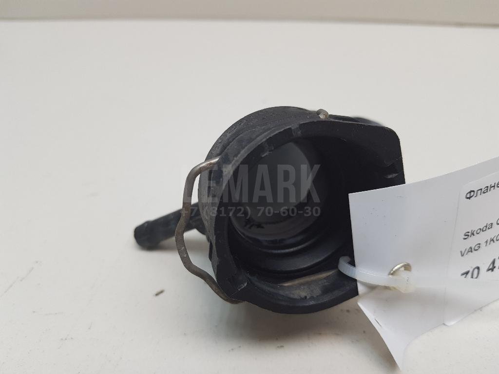 Фланец двигателя системы охлаждения