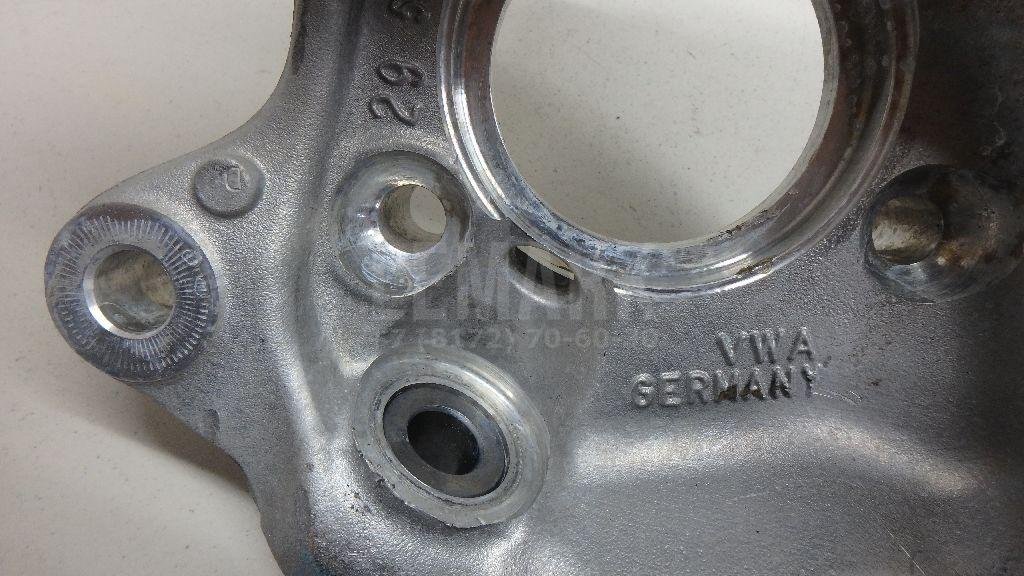 Кулак поворотный передний правый