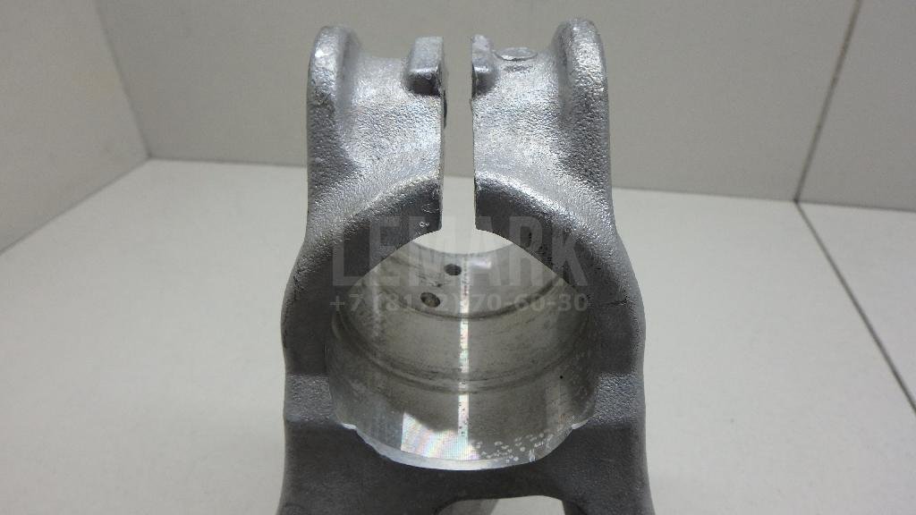 Кулак поворотный передний правый