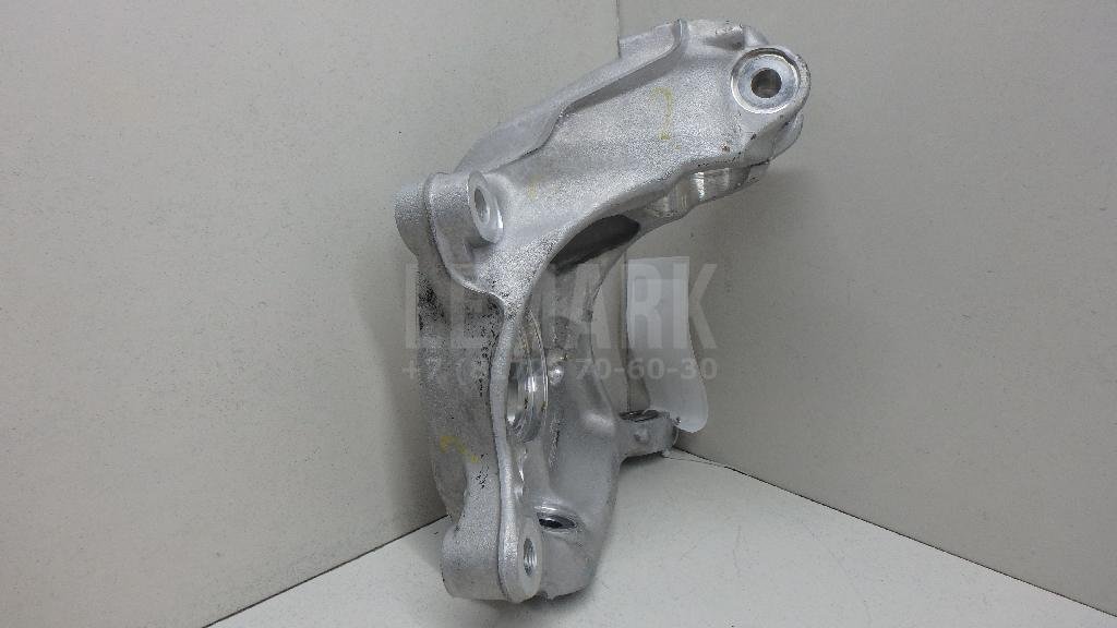 Кулак поворотный передний правый