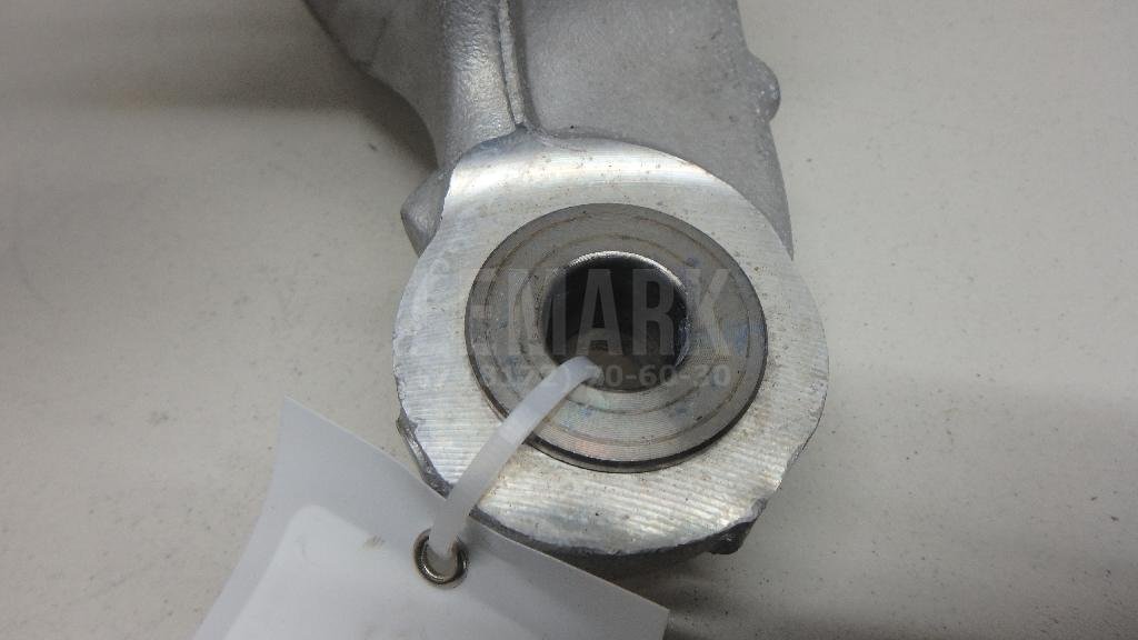 Кулак поворотный передний правый