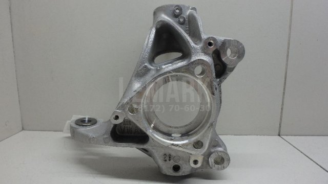 Кулак поворотный передний правый