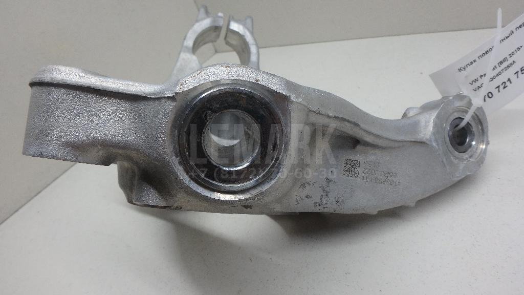 Кулак поворотный передний правый