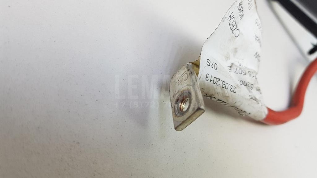 Клемма аккумулятора плюс