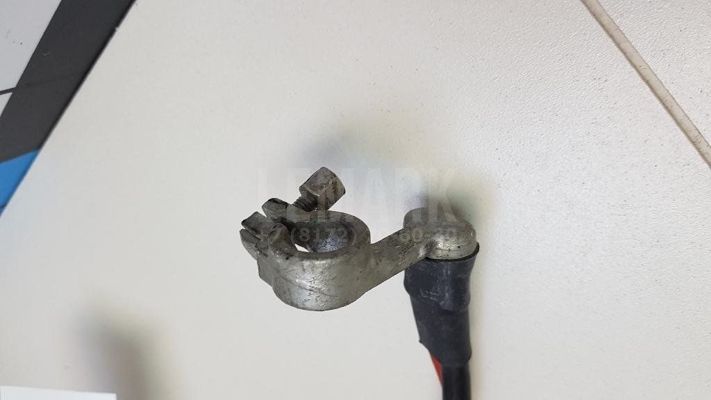 Клемма аккумулятора плюс