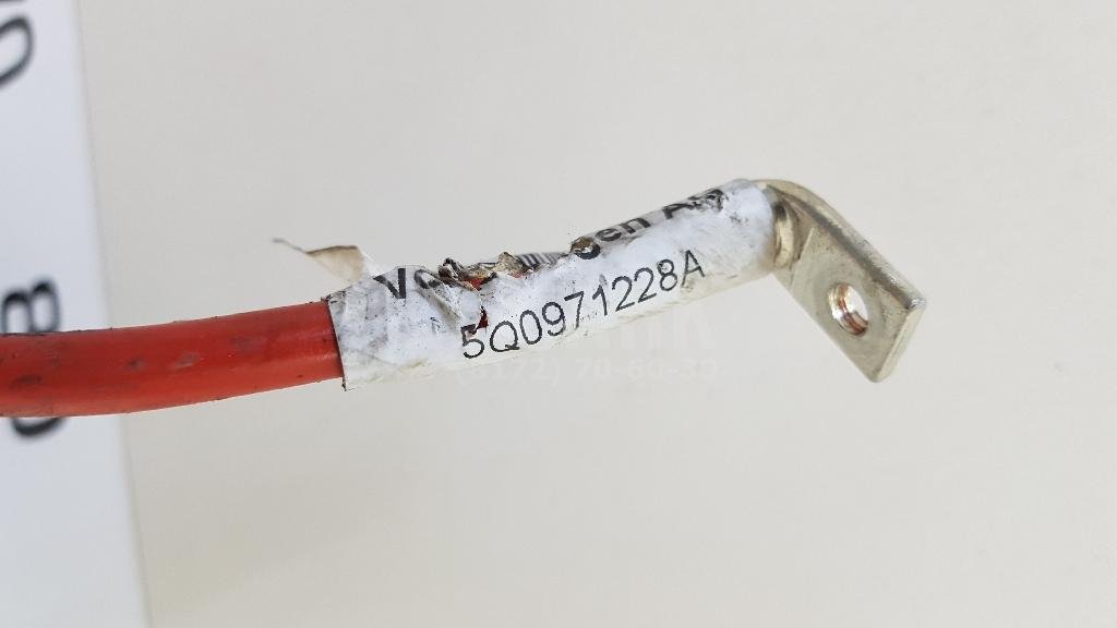 Клемма аккумулятора плюс